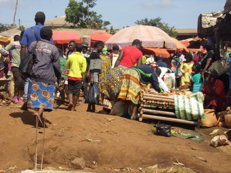 Corona virus au Cameroun : quand des parents vendent leurs enfants pour avoir un peu d’argent.